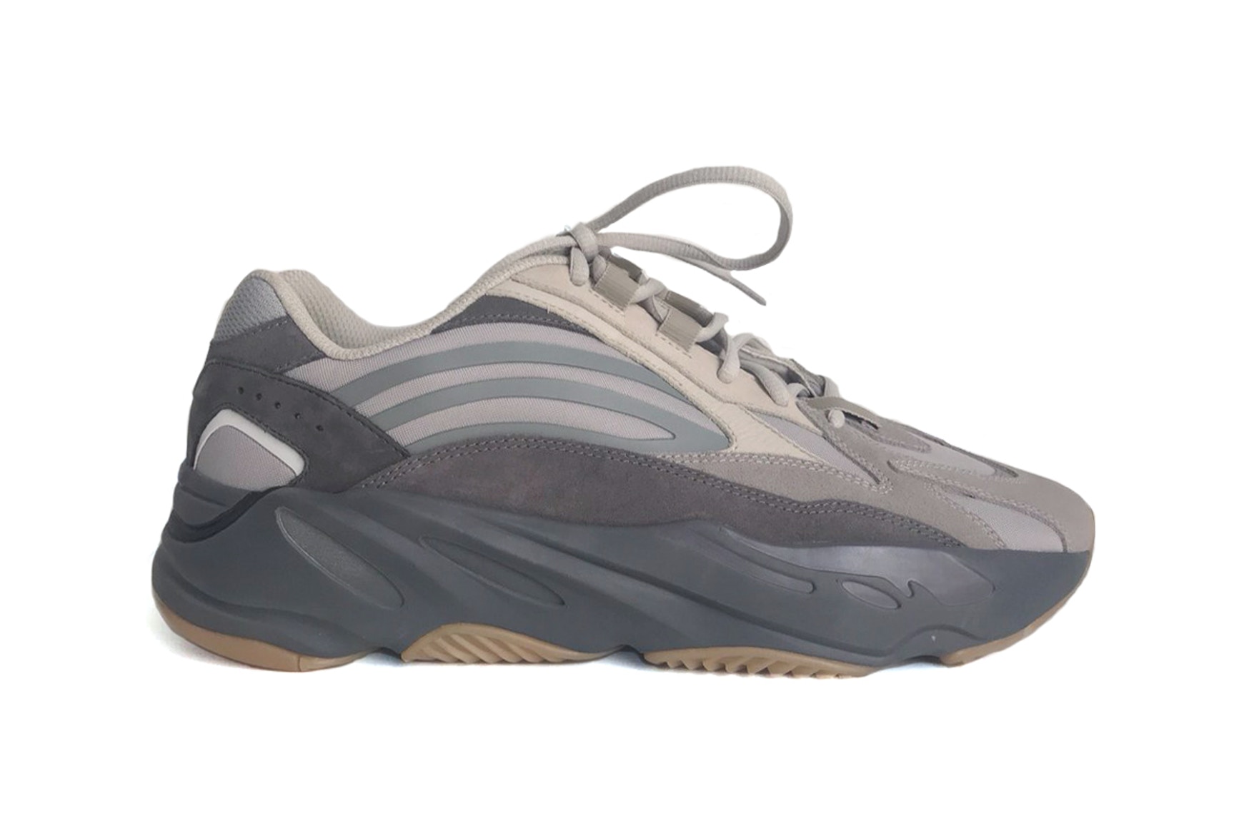 Kanye West Reveals New YEEZY 700 V2 Colorway