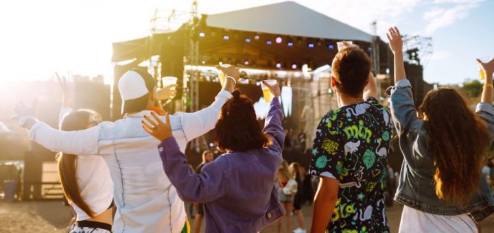 Comfortable Outfits To Wear at a Music Festival