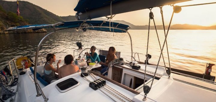 Best Food To Bring When Renting a Party Boat