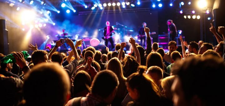 4 Must-Haves When Seeing a Concert in Chicago