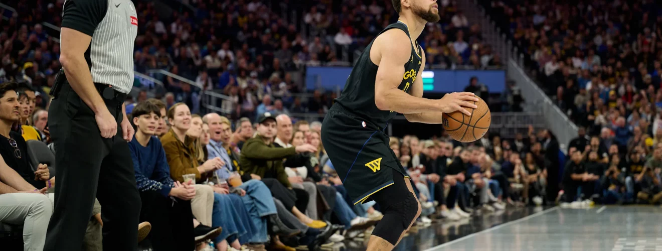 Steph Curry Wearing Li-Ning JB4 Shoes